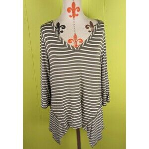 NWT Jones New York Signature Womens L Hi Lo Hem 3/4 Slv V-Neck Top Striped Mocca